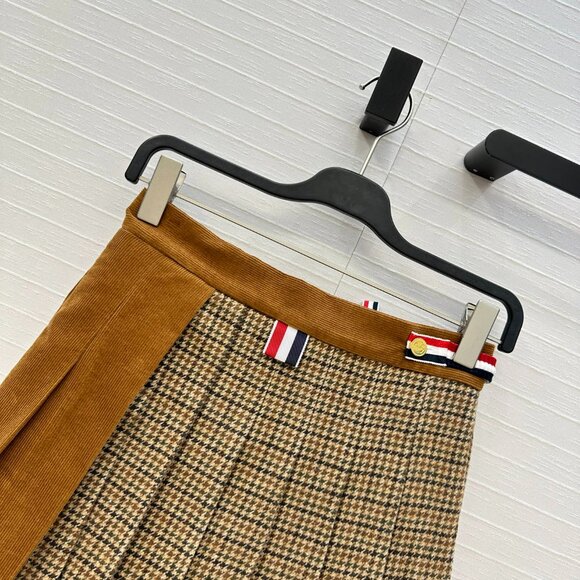 Thom Browne Gunclub Check Cheviot Tweed Pleated Mini Skirt - Picture 6 of 9
